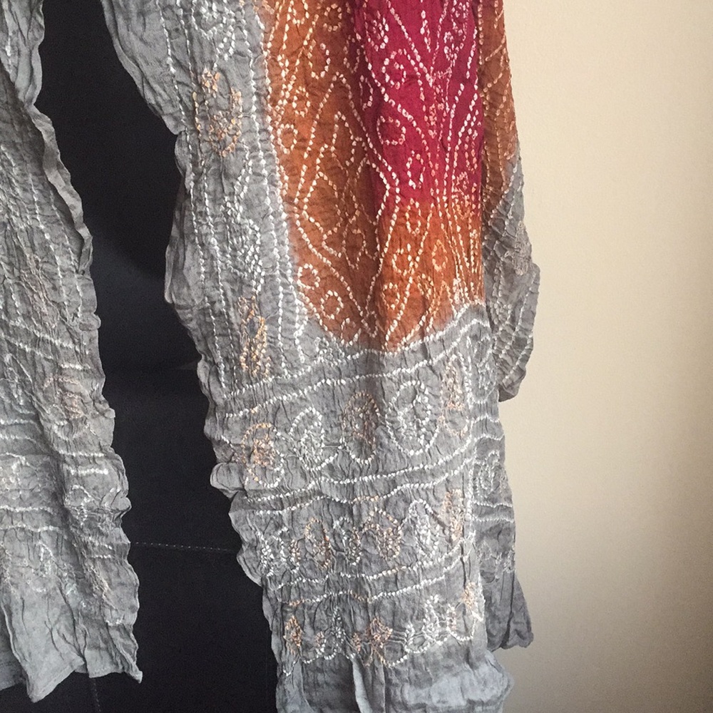 Beautiful crushed silk handcrafted scarf. - Picture 6 of 7
